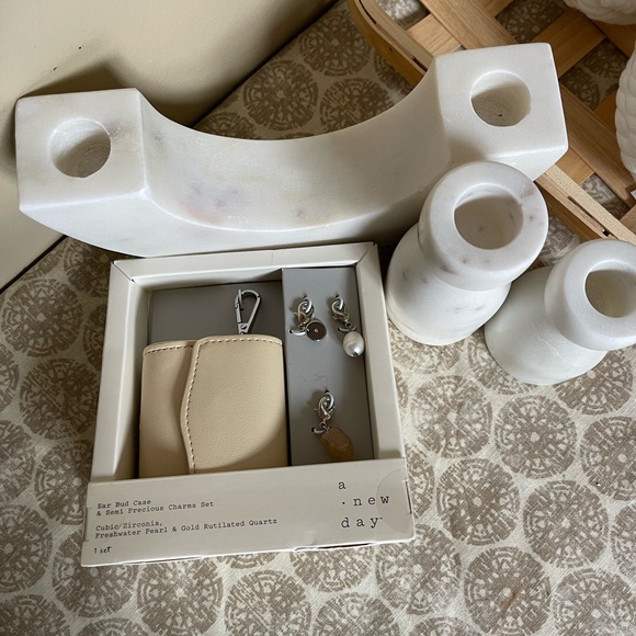 NWT A New Day AirPod case & Semi Precious Charm Set - Gift Set Gift Idea - Picture 2 of 10